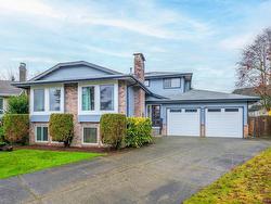 651 WILDING PLACE  North Vancouver, BC V7N 4J2