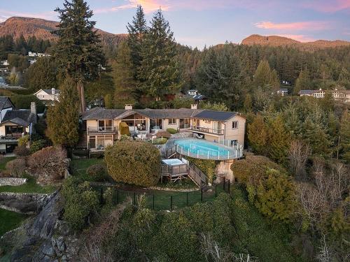 4570 Woodgreen Court, West Vancouver, BC 