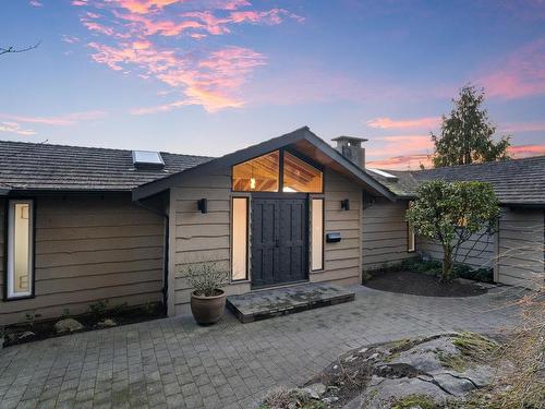 4570 Woodgreen Court, West Vancouver, BC 