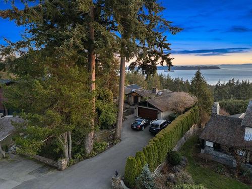 4570 Woodgreen Court, West Vancouver, BC 