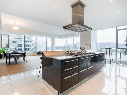 1601-277 Thurlow Street, Vancouver, BC 