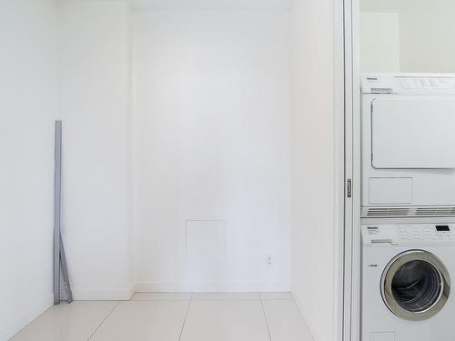 1601-277 Thurlow Street, Vancouver, BC 