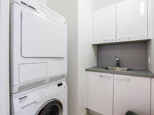 1601-277 Thurlow Street, Vancouver, BC 