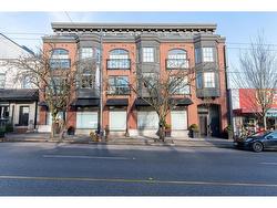 304-4463 10th Avenue W Vancouver, BC V6R 2H8