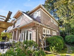 2119 Gordon Avenue  West Vancouver, BC V7V 1W1