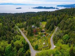 620 Laura Road  Bowen Island, BC V0N 1G2
