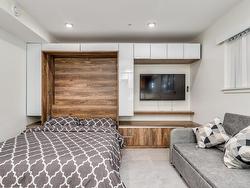 002-1170 Barclay Street  Vancouver, BC V6E 1H1