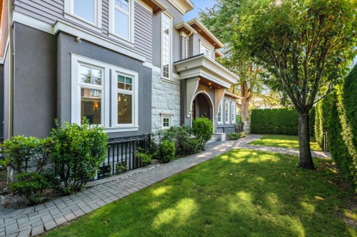 738 54Th Avenue W, Vancouver, BC 