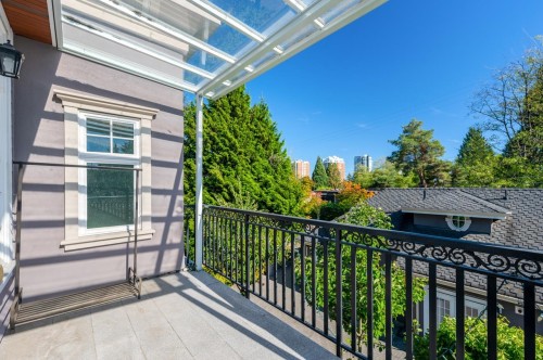 738 54Th Avenue W, Vancouver, BC 