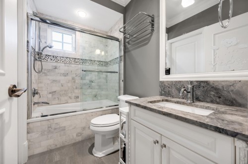 738 54Th Avenue W, Vancouver, BC 