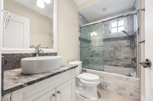 738 54Th Avenue W, Vancouver, BC 