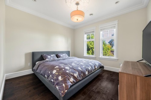 738 54Th Avenue W, Vancouver, BC 