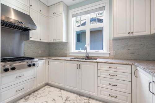 738 54Th Avenue W, Vancouver, BC 