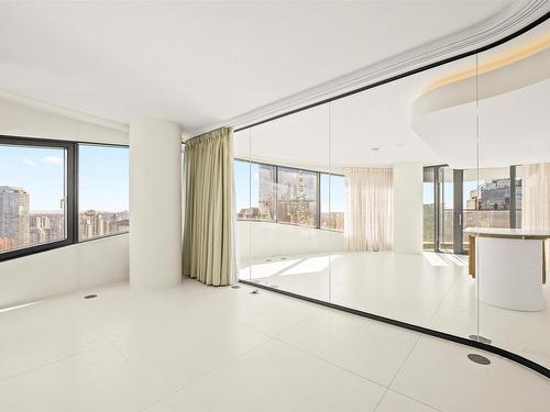 2602-1033 Nelson Street, Vancouver, BC 