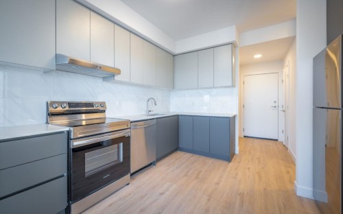 2590 Lonsdale Avenue, Vancouver, BC 