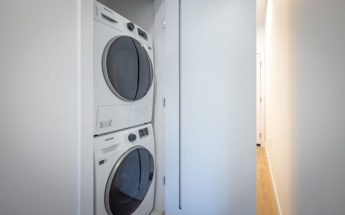 2590 Lonsdale Avenue, Vancouver, BC 