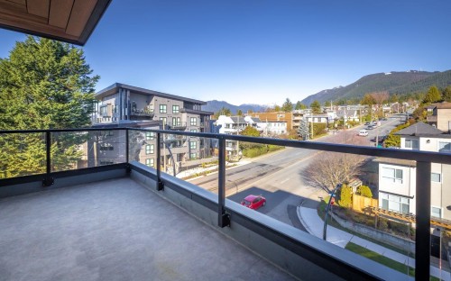 2590 Lonsdale Avenue, Vancouver, BC 