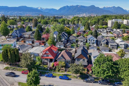 1349 14Th Avenue E, Vancouver, BC 