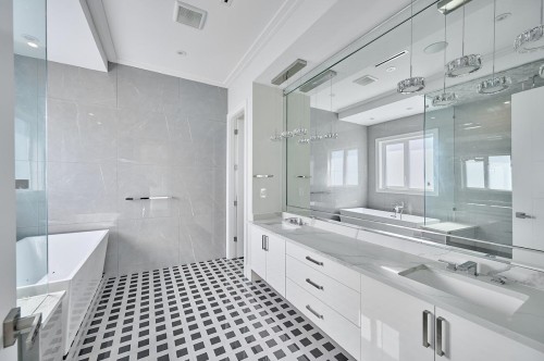 7680 Steveston Highway, Richmond, BC 