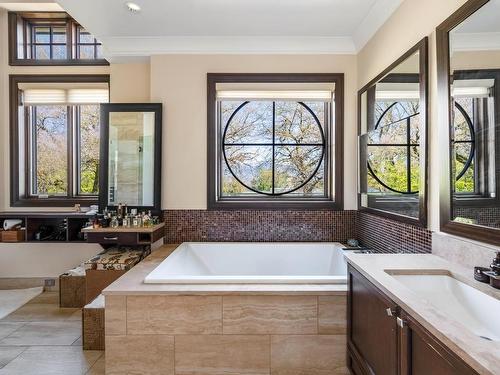 4320 8Th Avenue W, Vancouver, BC 