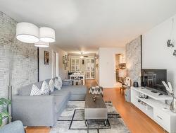 104-327 Ninth Street  New Westminster, BC V3M 3V8