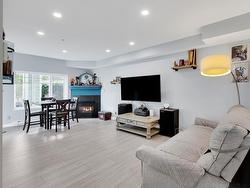 8-123 Seventh Street  New Westminster, BC V3L 1W2