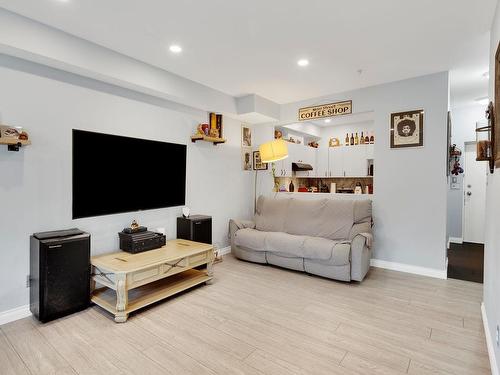 8-123 Seventh Street, New Westminster, BC 