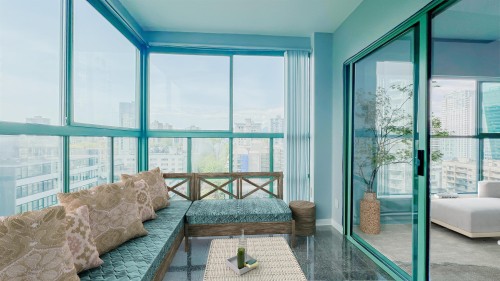 1206-909 Burrard Street  Vancouver, BC V6Z 2N2