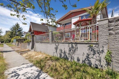 1017 Marine Drive Se, Vancouver, BC 