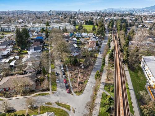 2231 24Th Avenue E, Vancouver, BC 