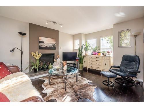 1528 Bond Street  North Vancouver, BC V7J 1E7