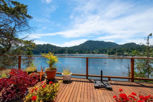 345 David Road  Bowen Island, BC V0N 1G1