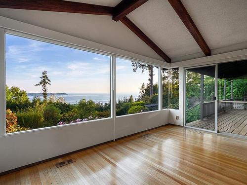 3898 Southridge Avenue, West Vancouver, BC 