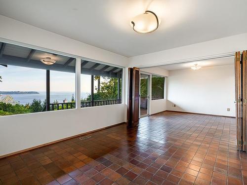 3898 Southridge Avenue, West Vancouver, BC 