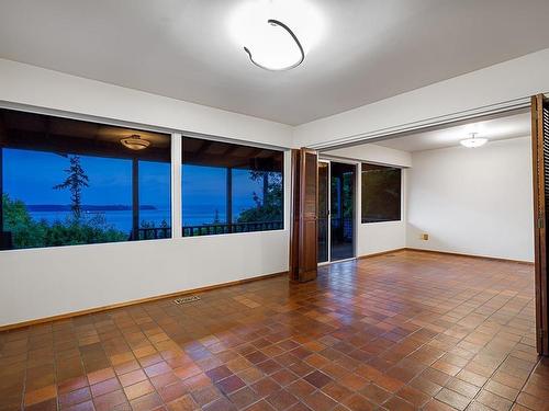 3898 Southridge Avenue, West Vancouver, BC 