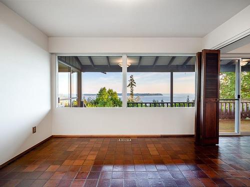 3898 Southridge Avenue, West Vancouver, BC 