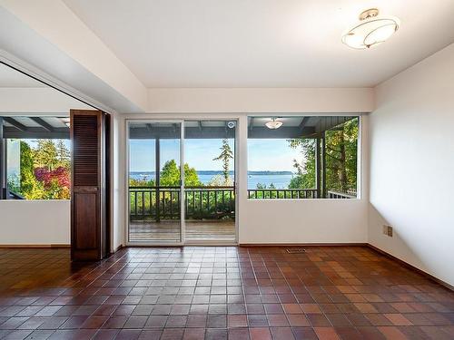 3898 Southridge Avenue, West Vancouver, BC 