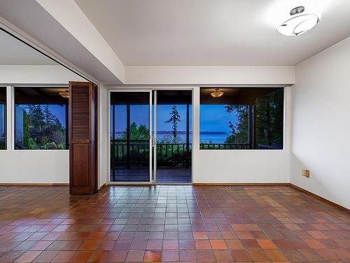 3898 Southridge Avenue, West Vancouver, BC 