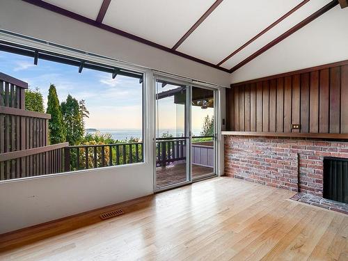 3898 Southridge Avenue, West Vancouver, BC 