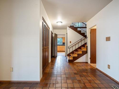 3898 Southridge Avenue, West Vancouver, BC 