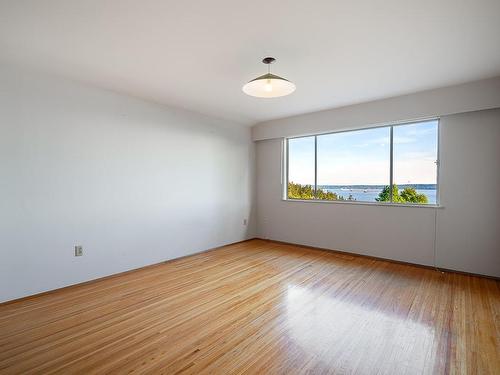 3898 Southridge Avenue, West Vancouver, BC 