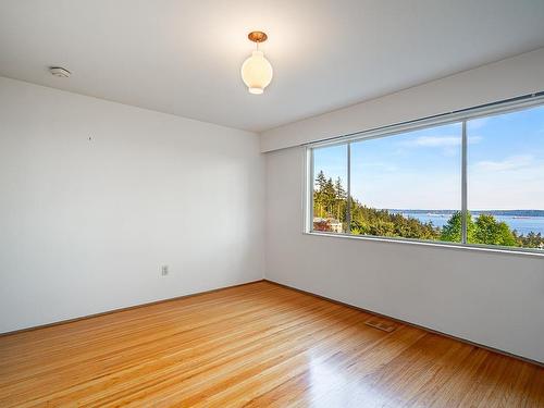 3898 Southridge Avenue, West Vancouver, BC 