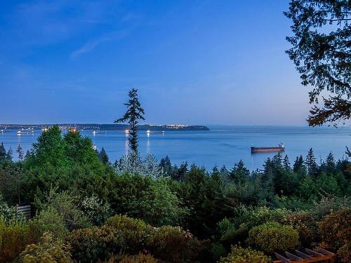 3898 Southridge Avenue, West Vancouver, BC 