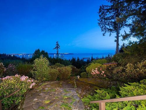 3898 Southridge Avenue, West Vancouver, BC 