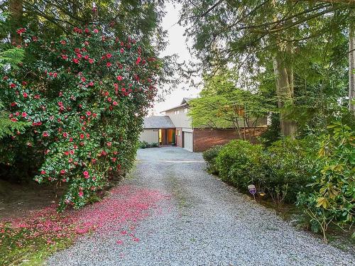 3898 Southridge Avenue, West Vancouver, BC 