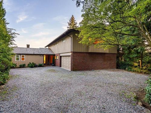 3898 Southridge Avenue, West Vancouver, BC 