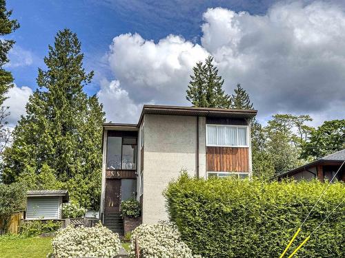376 4Th Street E, North Vancouver, BC 