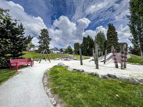 376 4Th Street E, North Vancouver, BC 