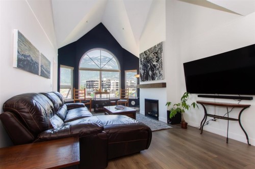 304-1466 Pemberton Avenue  Squamish, BC V8B 0K1