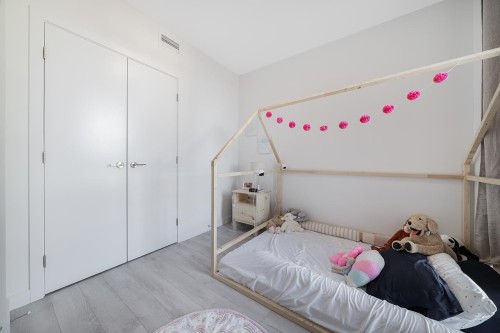 305-2085 Skyline Court, Burnaby, BC 